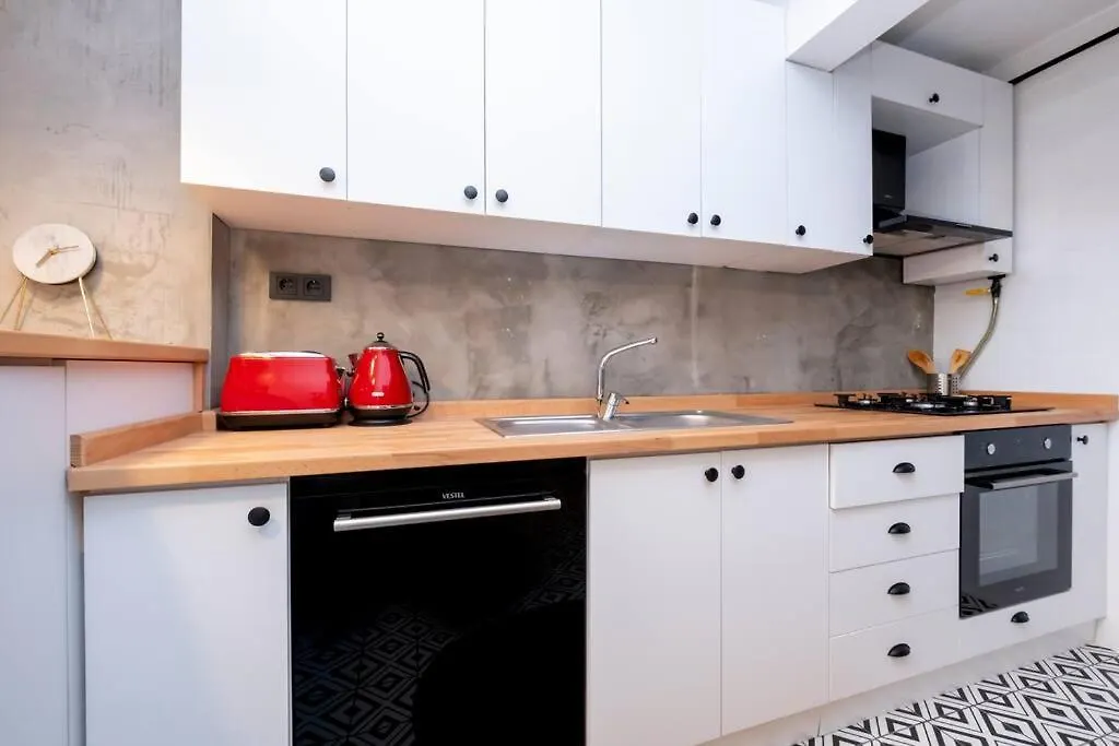 Cosy Apartment With Garden Balcony Istambul