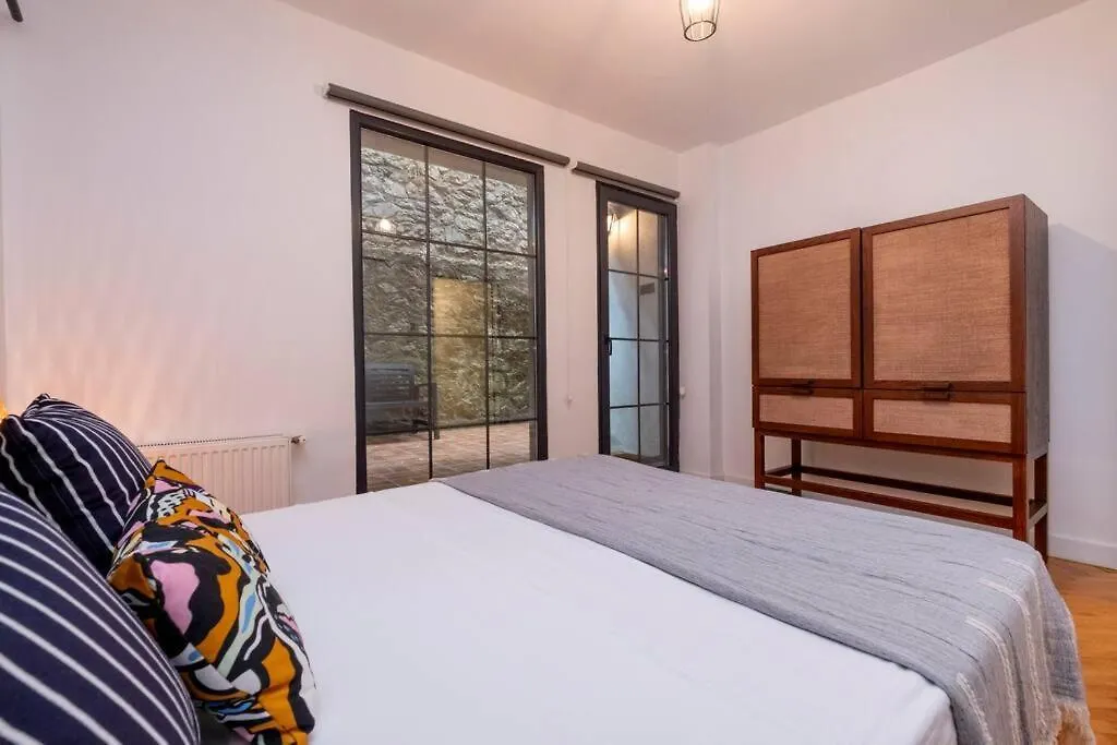 Cosy Apartment With Garden Balcony Istambul