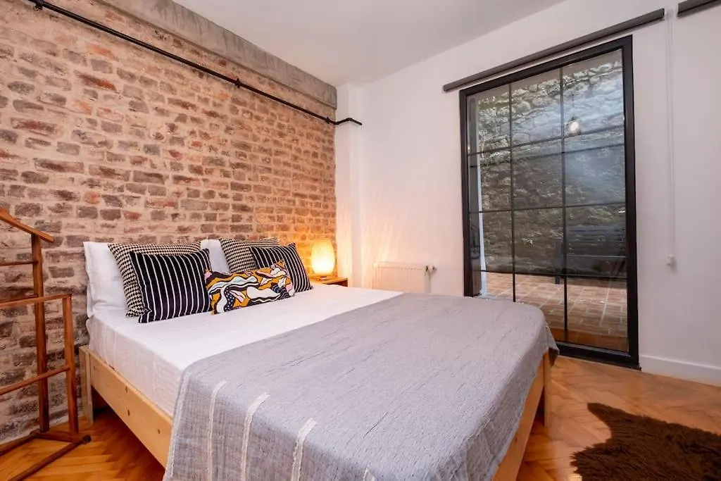 Cosy Apartment With Garden Balcony Istambul