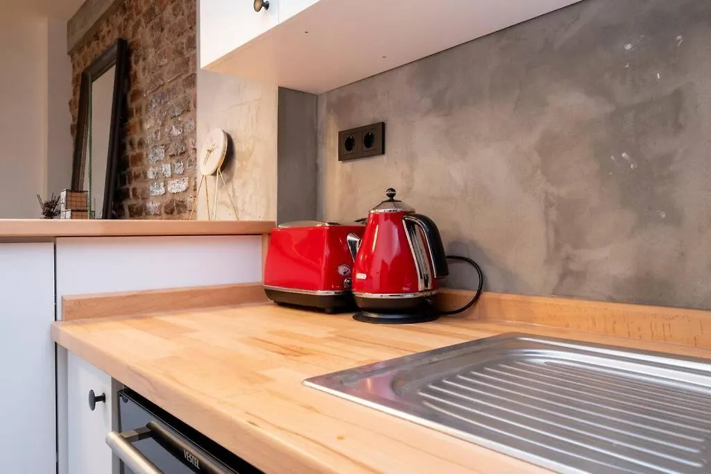 Cosy Apartment With Garden Balcony Istambul