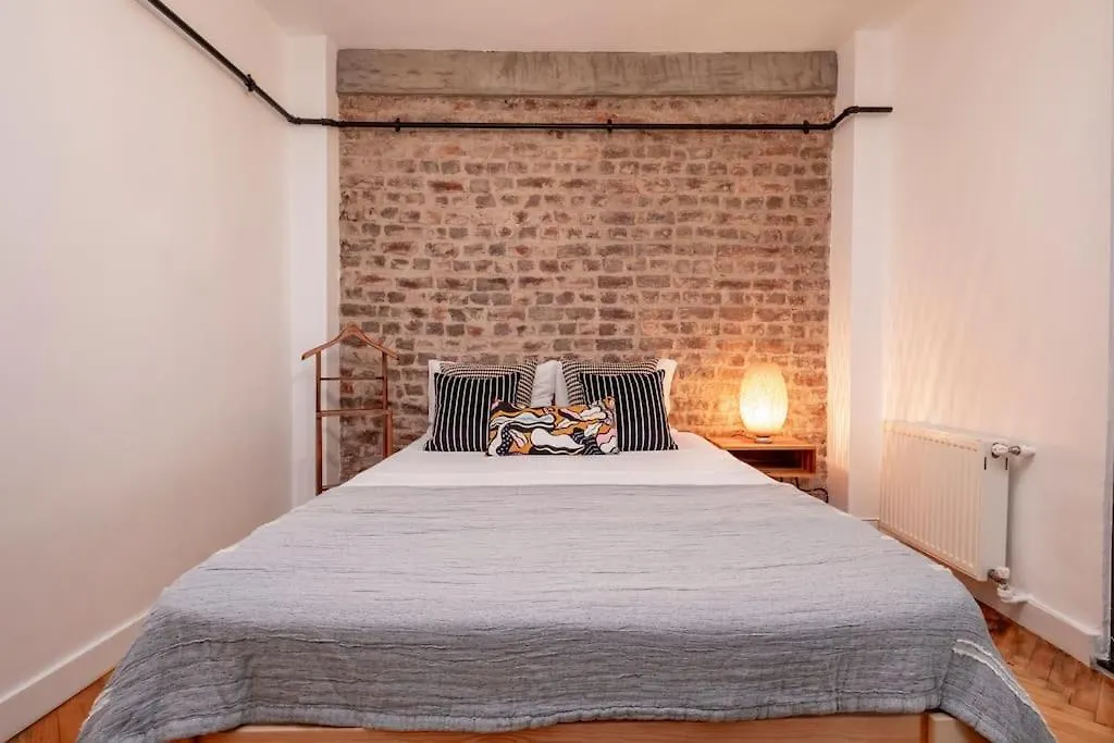 Cosy Apartment With Garden Balcony Istambul